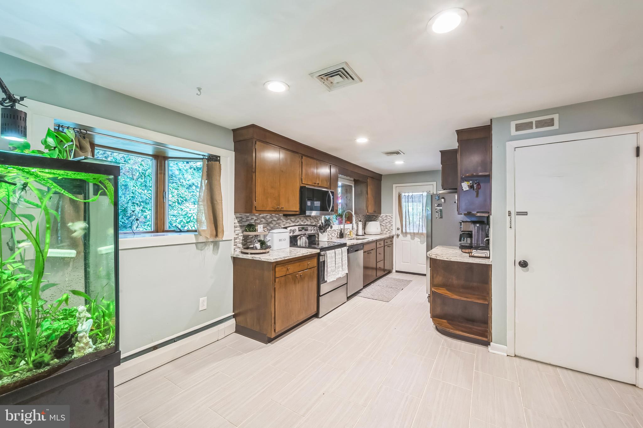 4554 Yates Road Bensalem, PA 19020 - Photo 10 of 33 Gallery Image 10