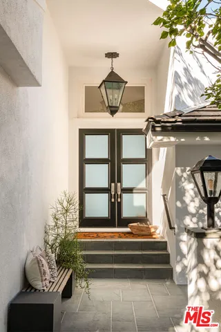 $8,250,000 | 12047 Summit Circle, Beverly Hills, CA 90210