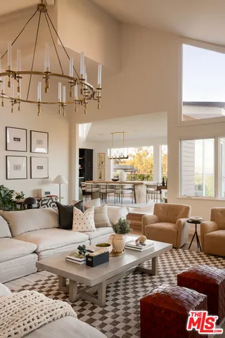 $8,250,000 | 12047 Summit Circle, Beverly Hills, CA 90210