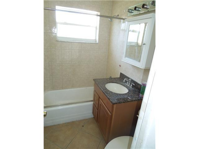 120 Ronald Road Hollywood, FL 33023 - Photo 3 of 8 Bathroom