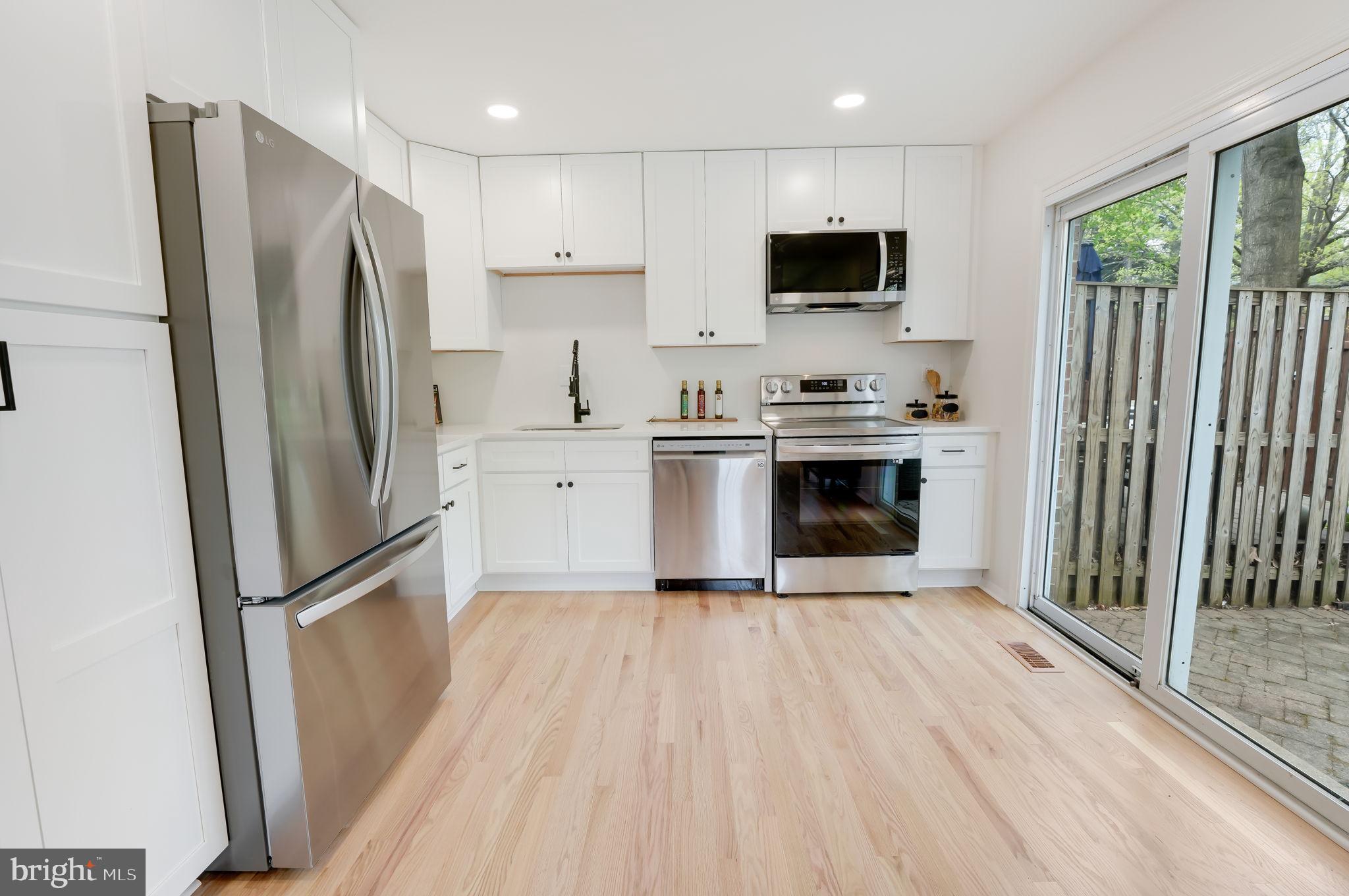 11840 Dunlop Court Reston, VA 20191 - Photo 3 of 43 Gallery Image 3