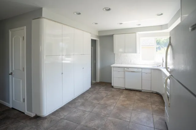 $189,900 | 3066 West Huron Street, Waterford, MI 48328