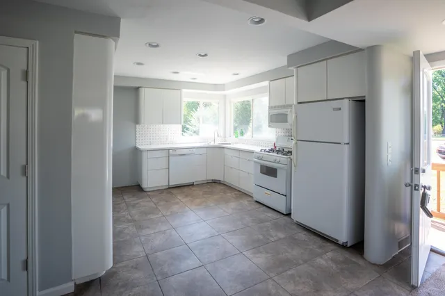 $189,900 | 3066 West Huron Street, Waterford, MI 48328