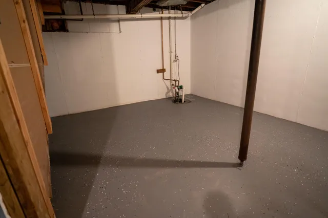 $189,900 | 3066 West Huron Street, Waterford, MI 48328