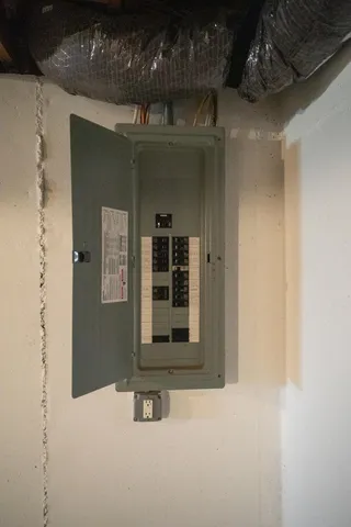 $189,900 | 3066 West Huron Street, Waterford, MI 48328