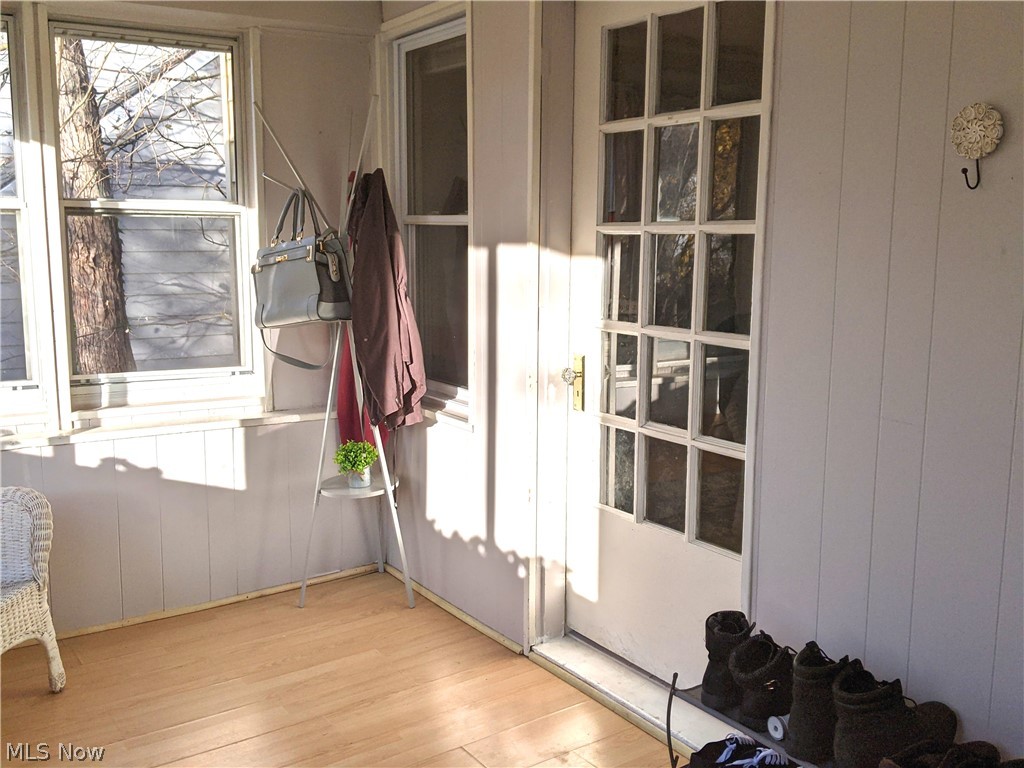 1551 Commodore Road Cleveland, OH 44124 - Photo 25 of 32