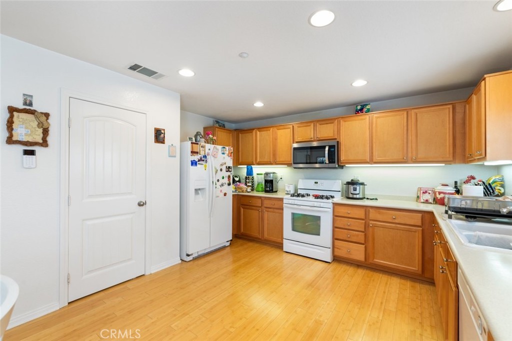 9406 Hampstead Court Riverside, CA 92508 - Photo 9 of 38