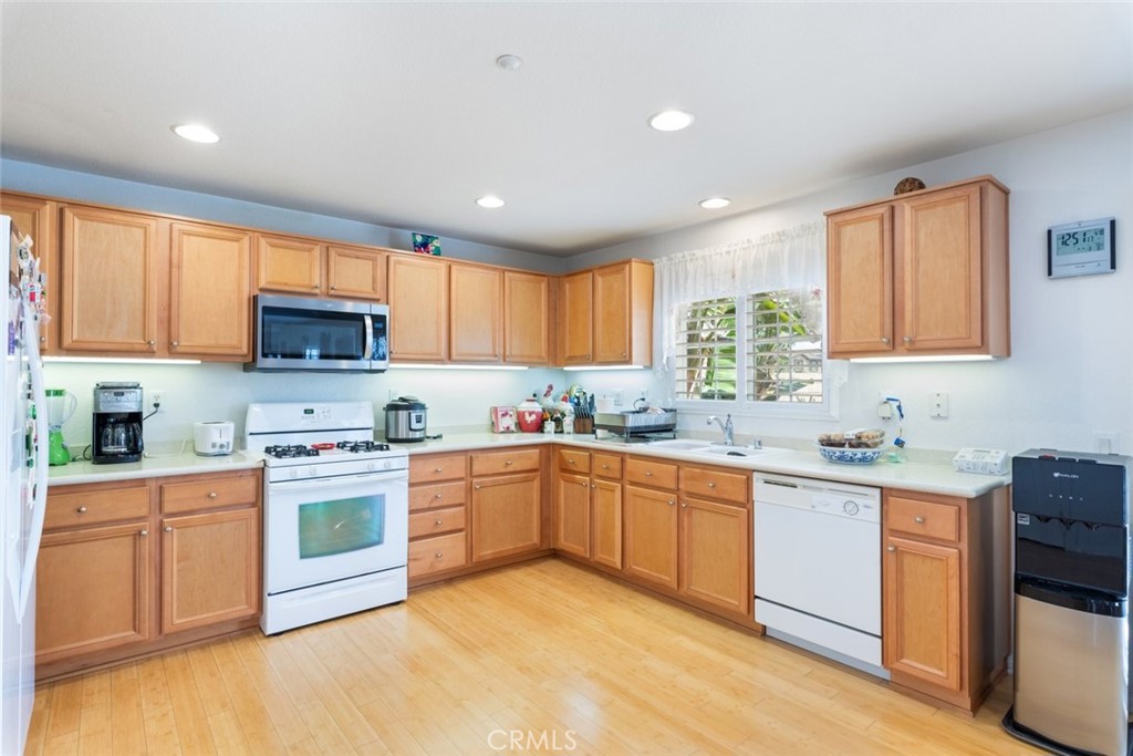9406 Hampstead Court Riverside, CA 92508 - Photo 10 of 38