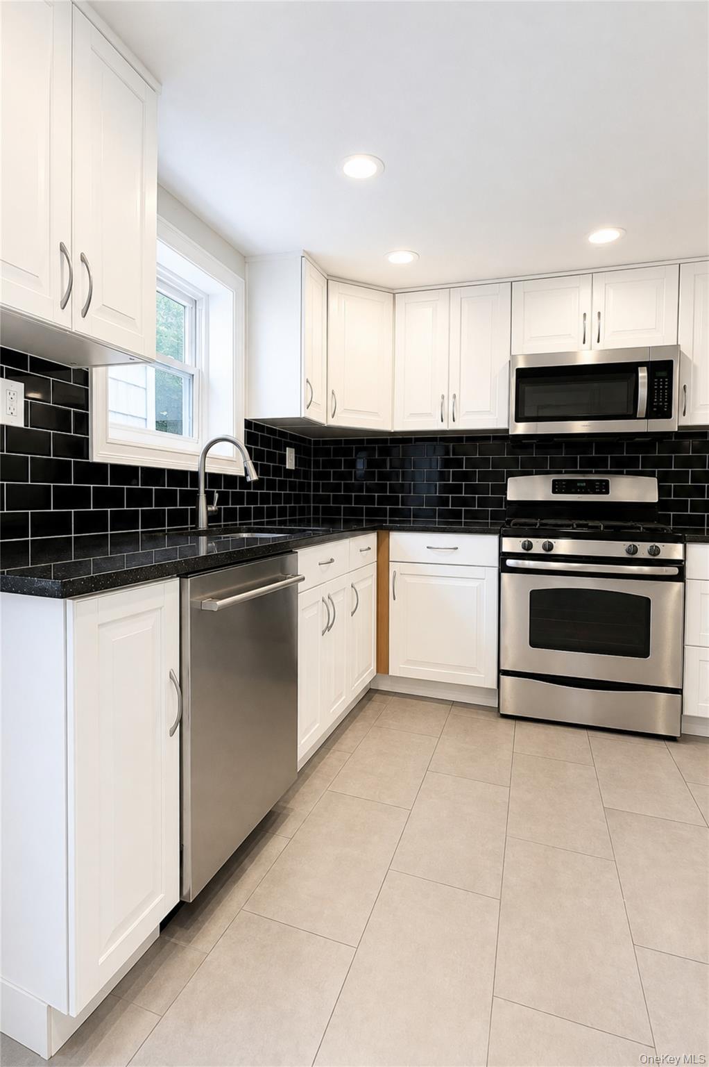 21-31 25th Road Queens, NY 11102 - Photo 3 of 37 Gallery Image 3