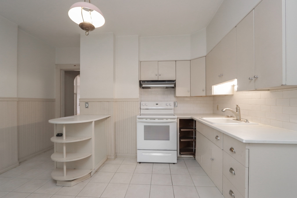 61 Washington Road, Unit 2 Springfield, MA 01108 - Photo 14 of 40