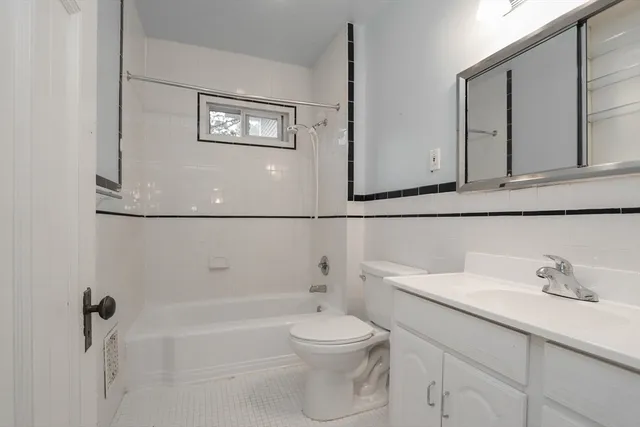 $1,700 | 61 Washington Road, Unit 2, Springfield, MA 01108