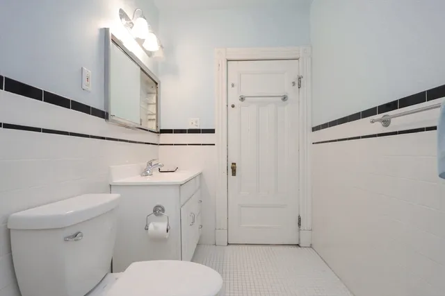 $1,700 | 61 Washington Road, Unit 2, Springfield, MA 01108