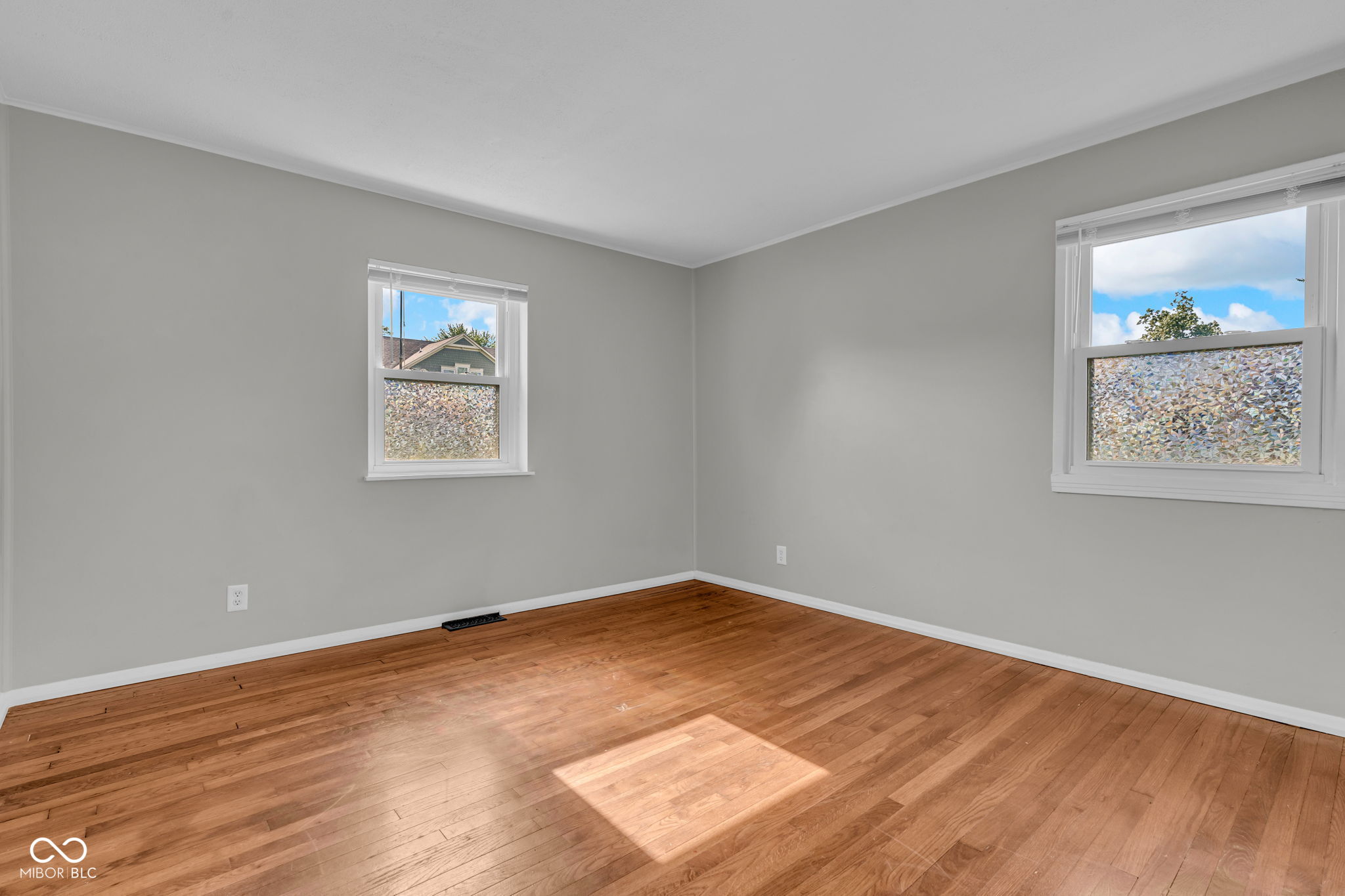 840 Oswego Road Carmel, IN 46032 - Photo 3 of 48