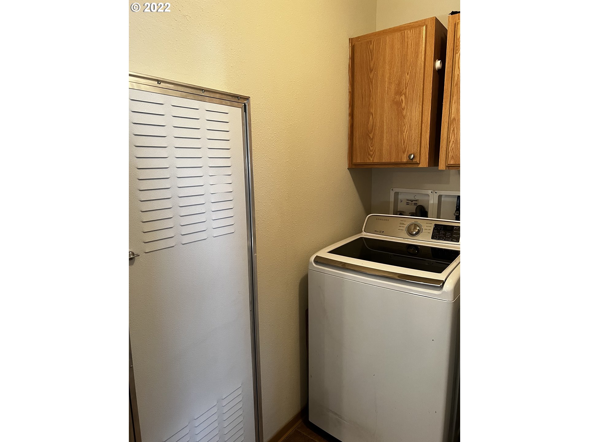 3065 Southwest Overlook Place Pendleton, OR 97801 - Photo 11 of 29 a utility room with dryer and washer