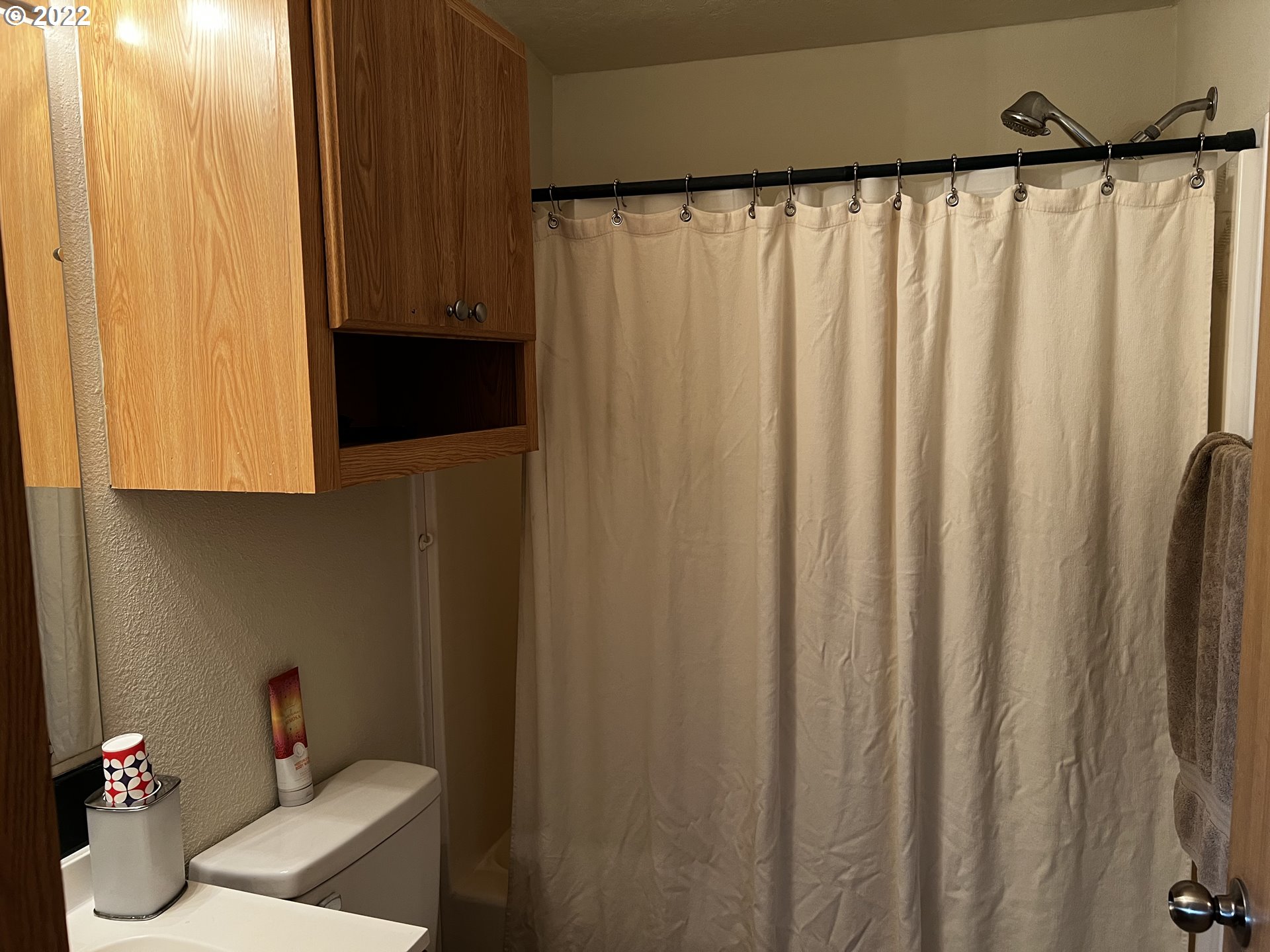 3065 Southwest Overlook Place Pendleton, OR 97801 - Photo 14 of 29 a bathroom with a sink and a mirror