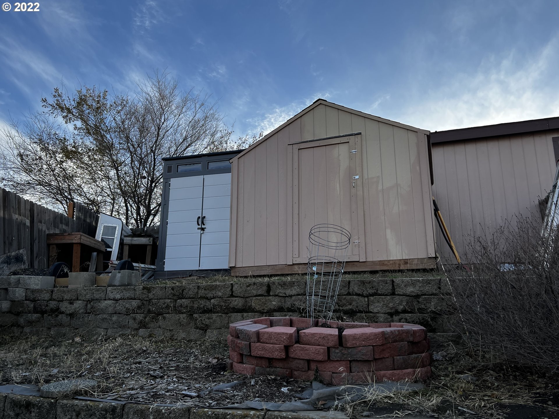 3065 Southwest Overlook Place Pendleton, OR 97801 - Photo 29 of 29 a backyard of a house with barbeque oven