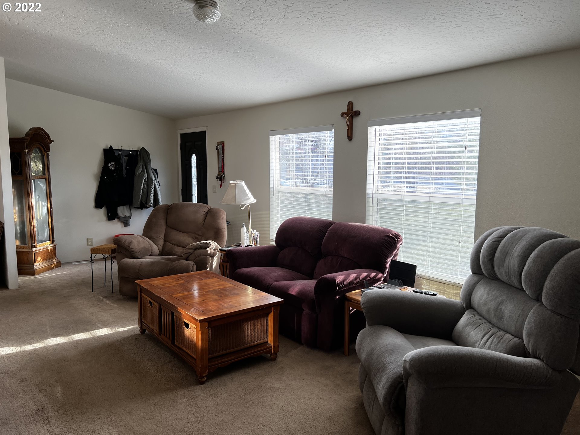 3065 Southwest Overlook Place Pendleton, OR 97801 - Photo 5 of 29 a living room with furniture and a window