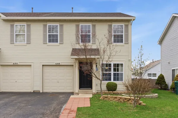 $315,000 | 688 Shannon Drive, Romeoville, IL 60446