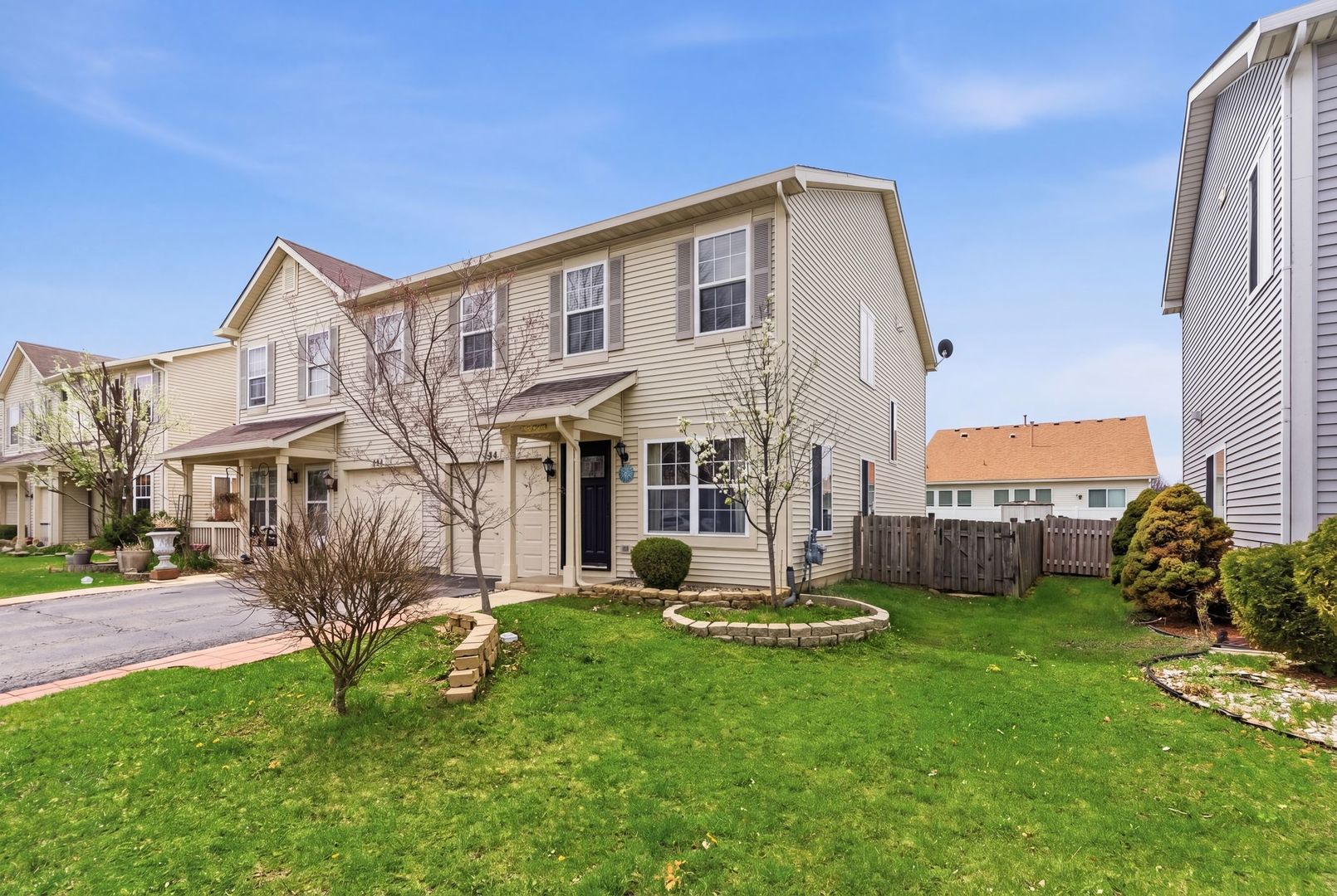 688 Shannon Drive Romeoville, IL 60446 - Photo 2 of 28