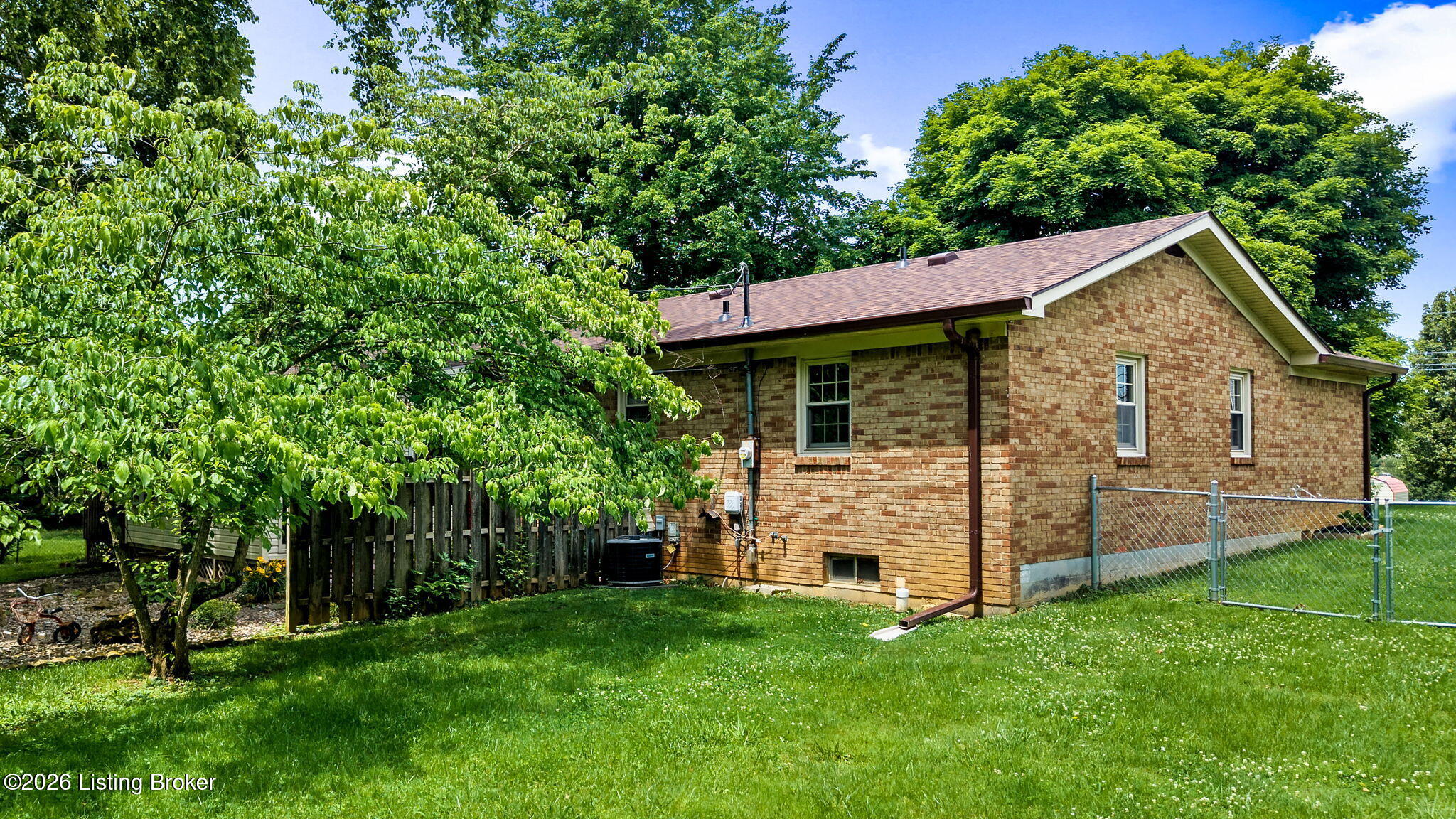 2147 New Glendale Road Elizabethtown, KY 42701 - Photo 5 of 47 5-web-or-mls-DJI_20260527123015_0614_D-E