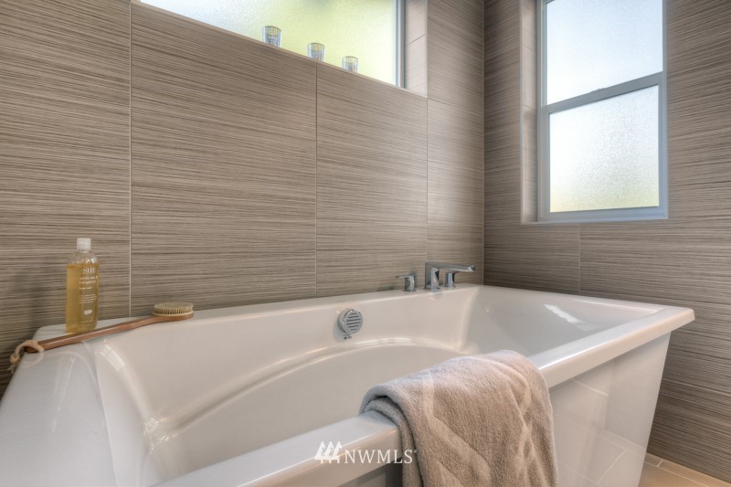 22265 9th Drive Southeast, Unit 10S Bothell, WA 98021 - Photo 17 of 25 Gallery Image 17