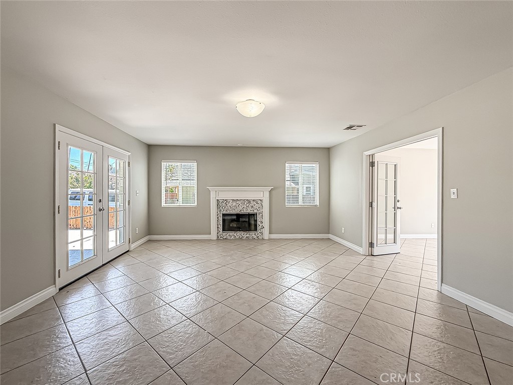 58 Charles Street Moorpark, CA 93021 - Photo 11 of 64 Living Room