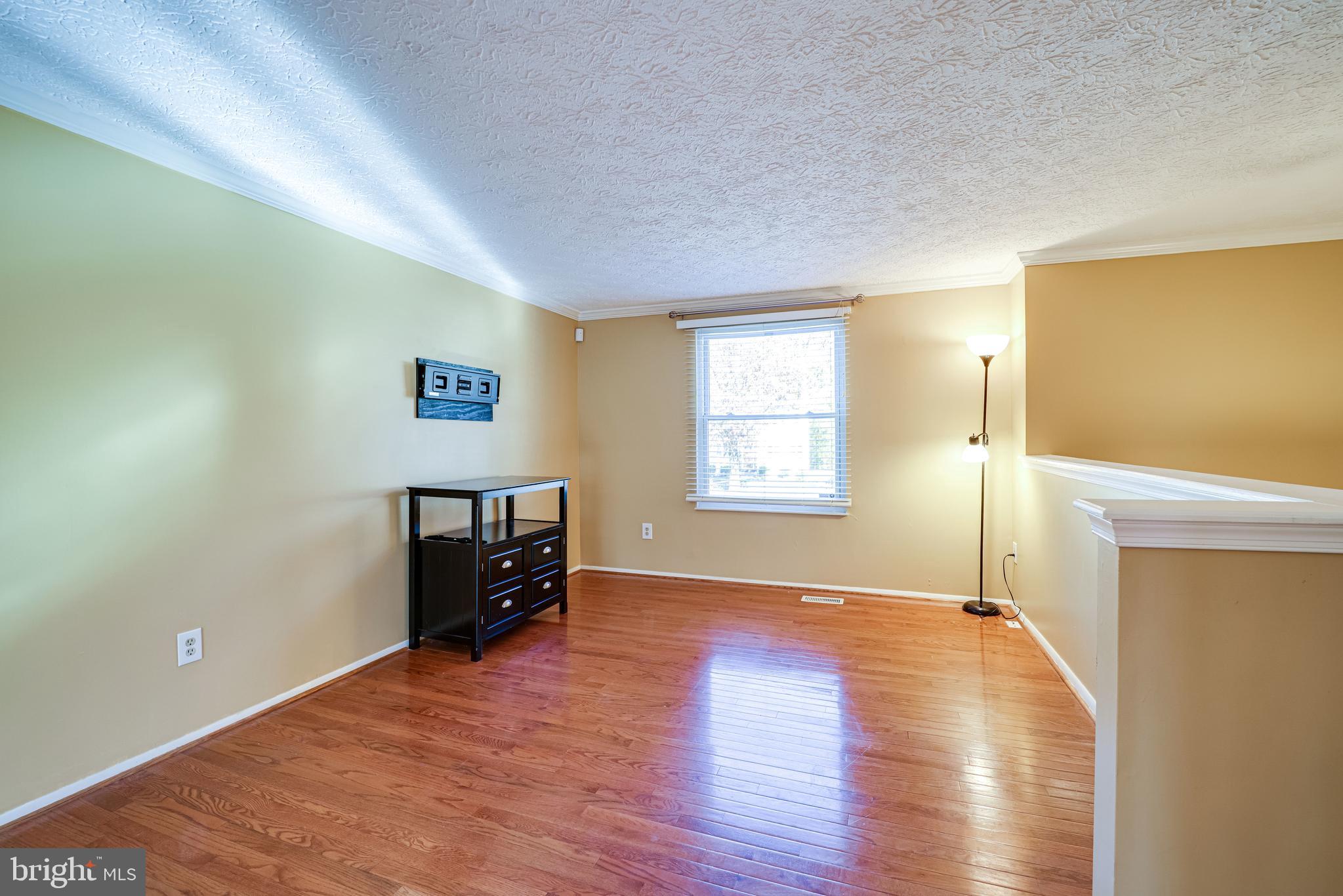 8299 Raindrop Way Springfield, VA 22153 - Photo 4 of 26 Gallery Image 4