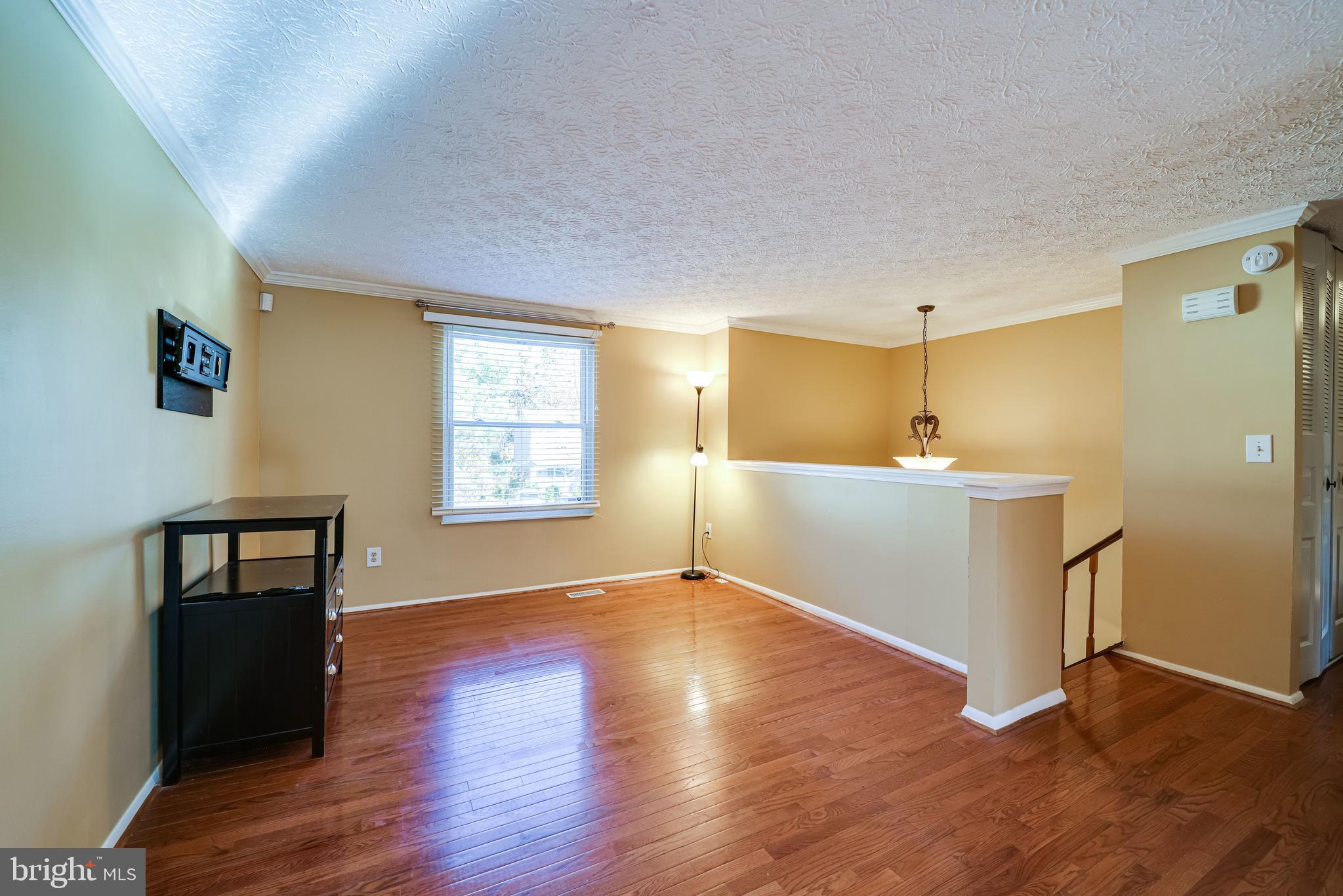 8299 Raindrop Way Springfield, VA 22153 - Photo 5 of 26 Gallery Image 5