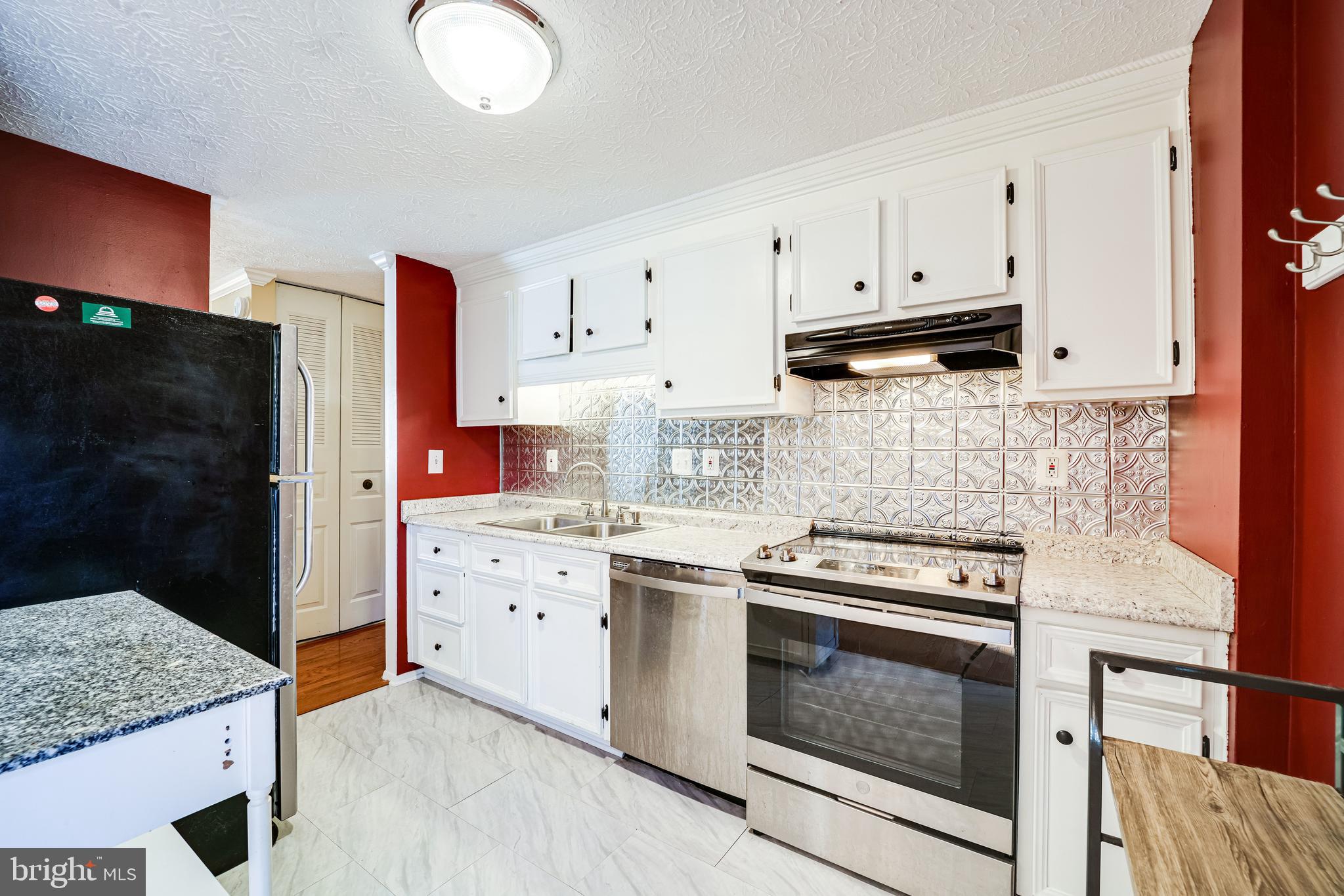8299 Raindrop Way Springfield, VA 22153 - Photo 8 of 26 Gallery Image 8