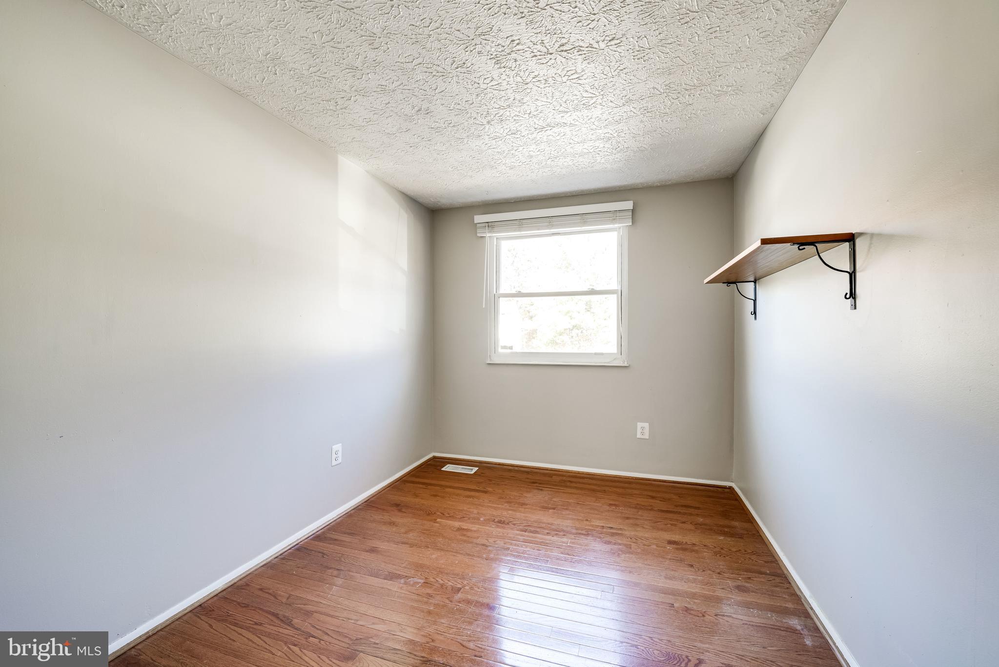 8299 Raindrop Way Springfield, VA 22153 - Photo 10 of 26 Gallery Image 10