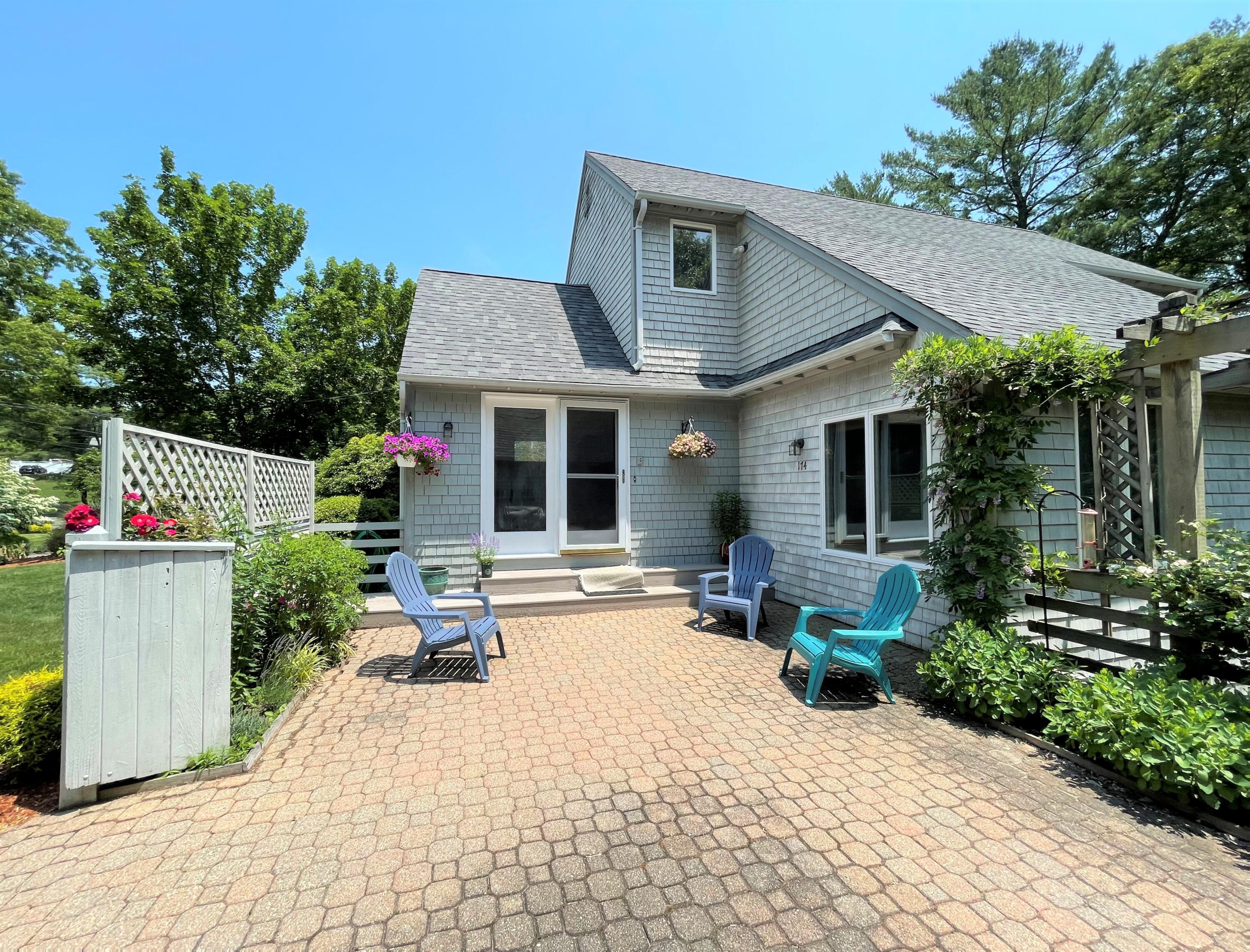 174 Tanglewood Drive Osterville, MA 02655 - Photo 4 of 34 a house view with a sitting space