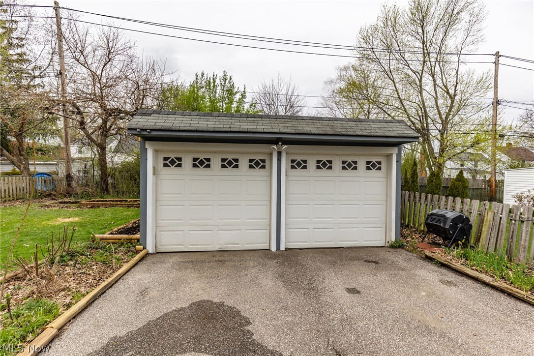 1558 Oakmount Road South Euclid, OH 44121 - Photo 30 of 33