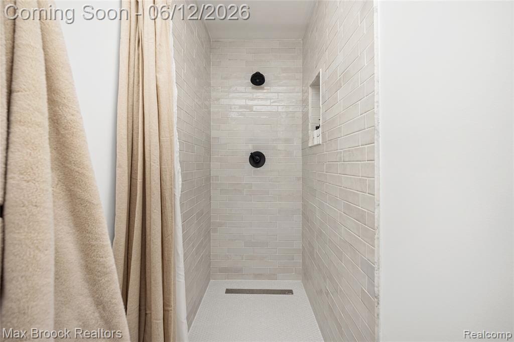 1918 Massoit Road Royal Oak, MI 48073 - Photo 19 of 36