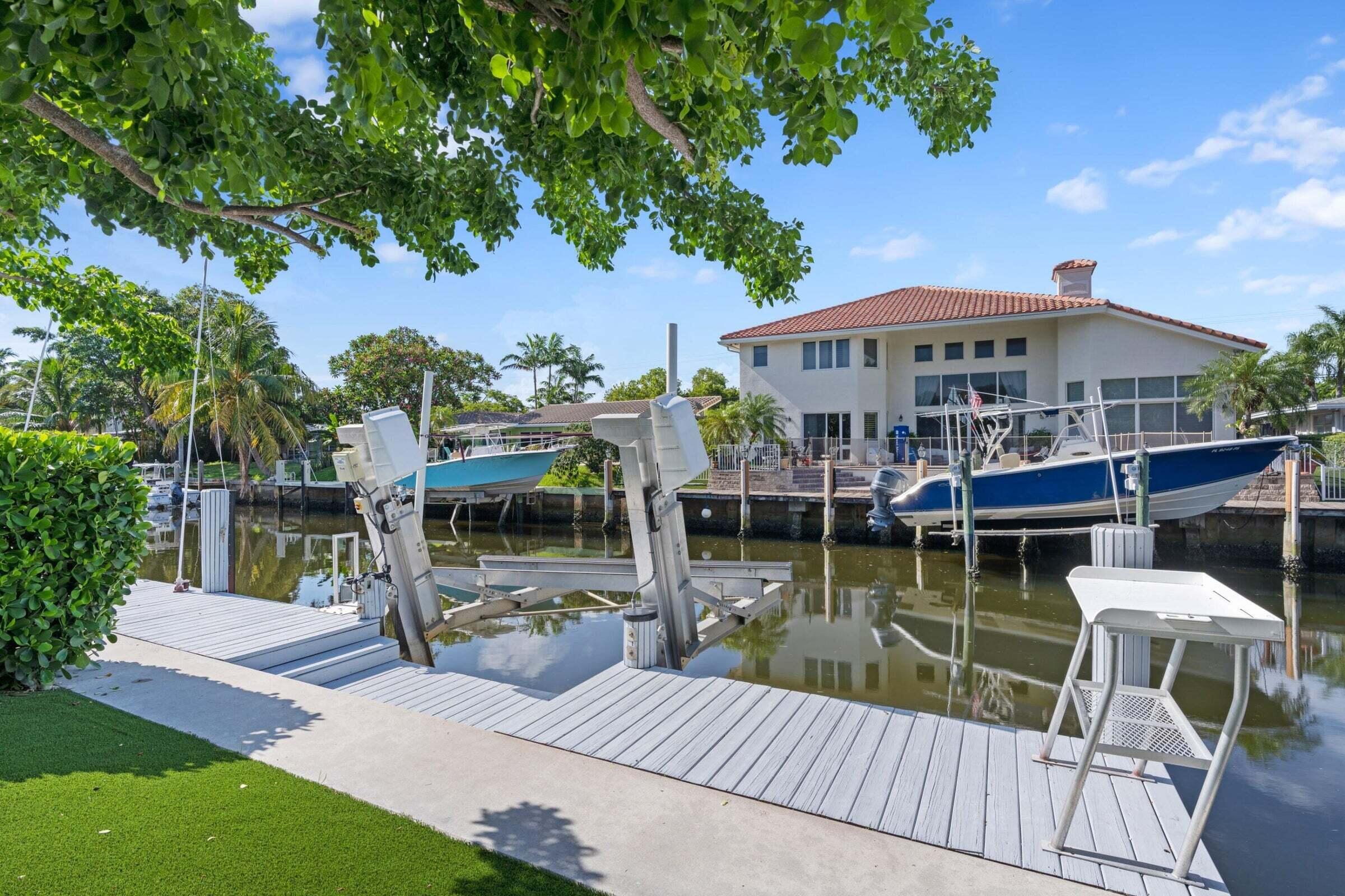 2310 Northeast 49th Street Lighthouse Point, FL 33064 - Photo 2 of 23 80' Waterfrontage