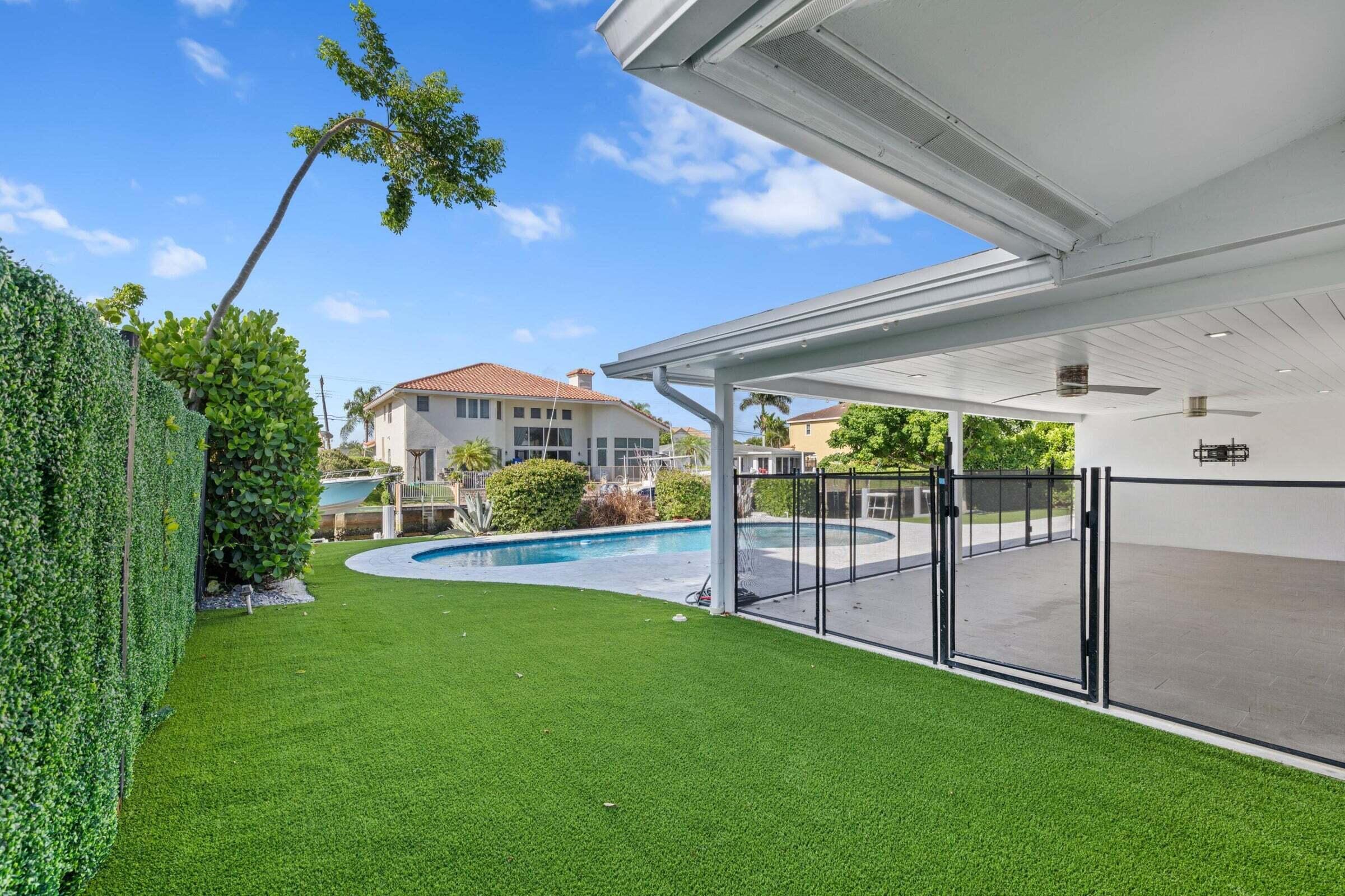 2310 Northeast 49th Street Lighthouse Point, FL 33064 - Photo 20 of 23 Backyard