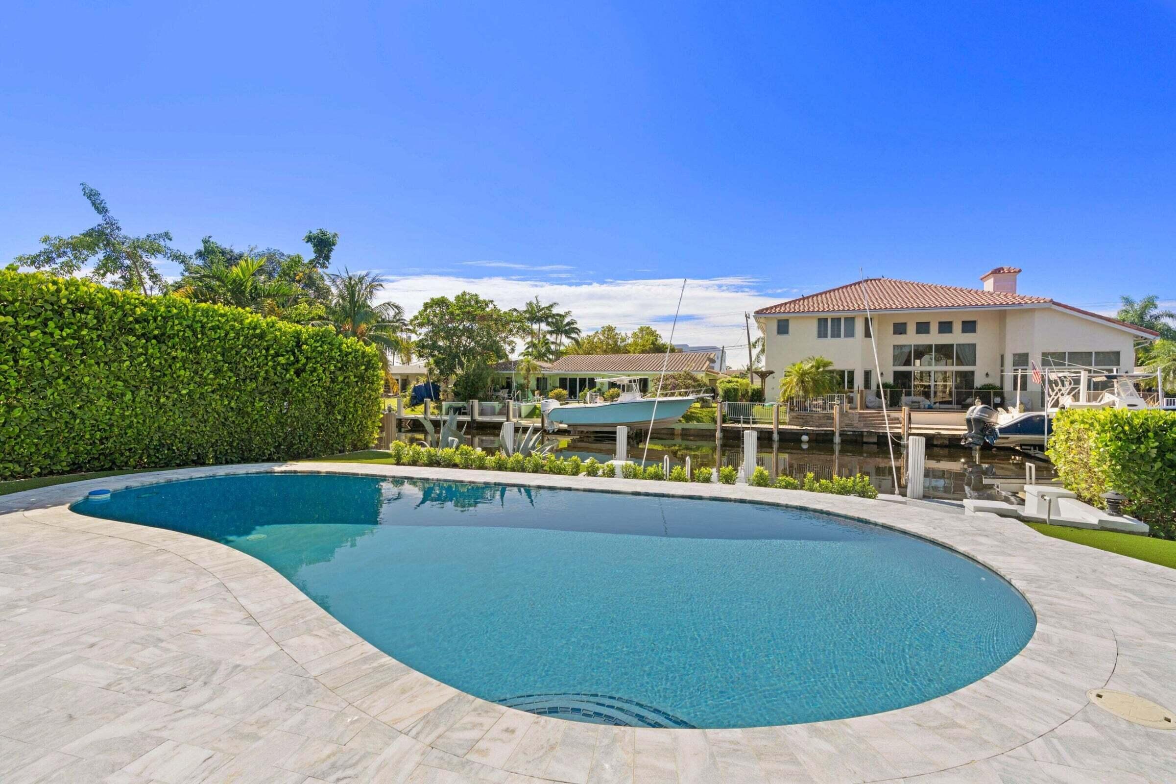 2310 Northeast 49th Street Lighthouse Point, FL 33064 - Photo 3 of 23 Custom Pool