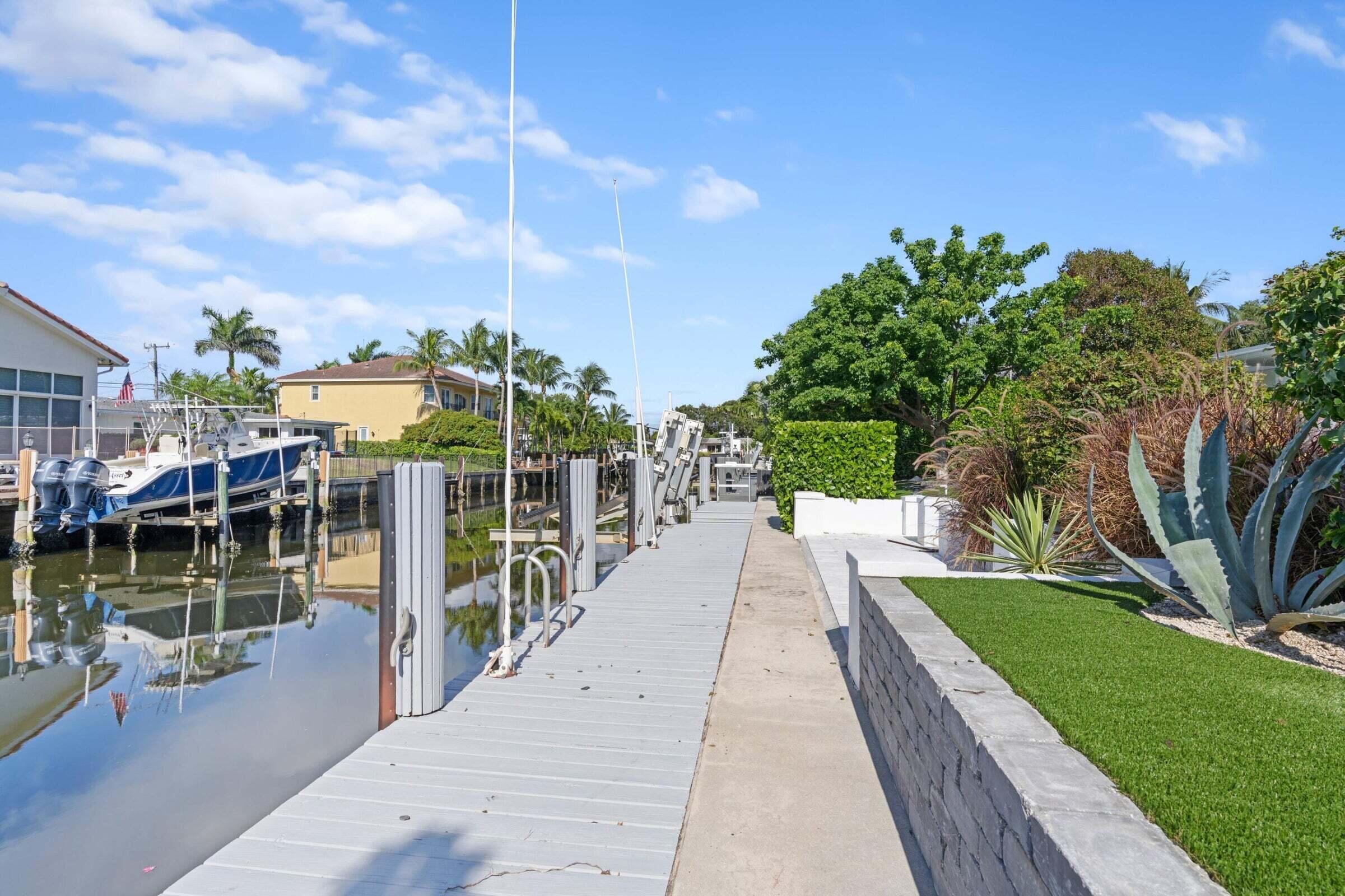 2310 Northeast 49th Street Lighthouse Point, FL 33064 - Photo 4 of 23 Dock & Boat Lift