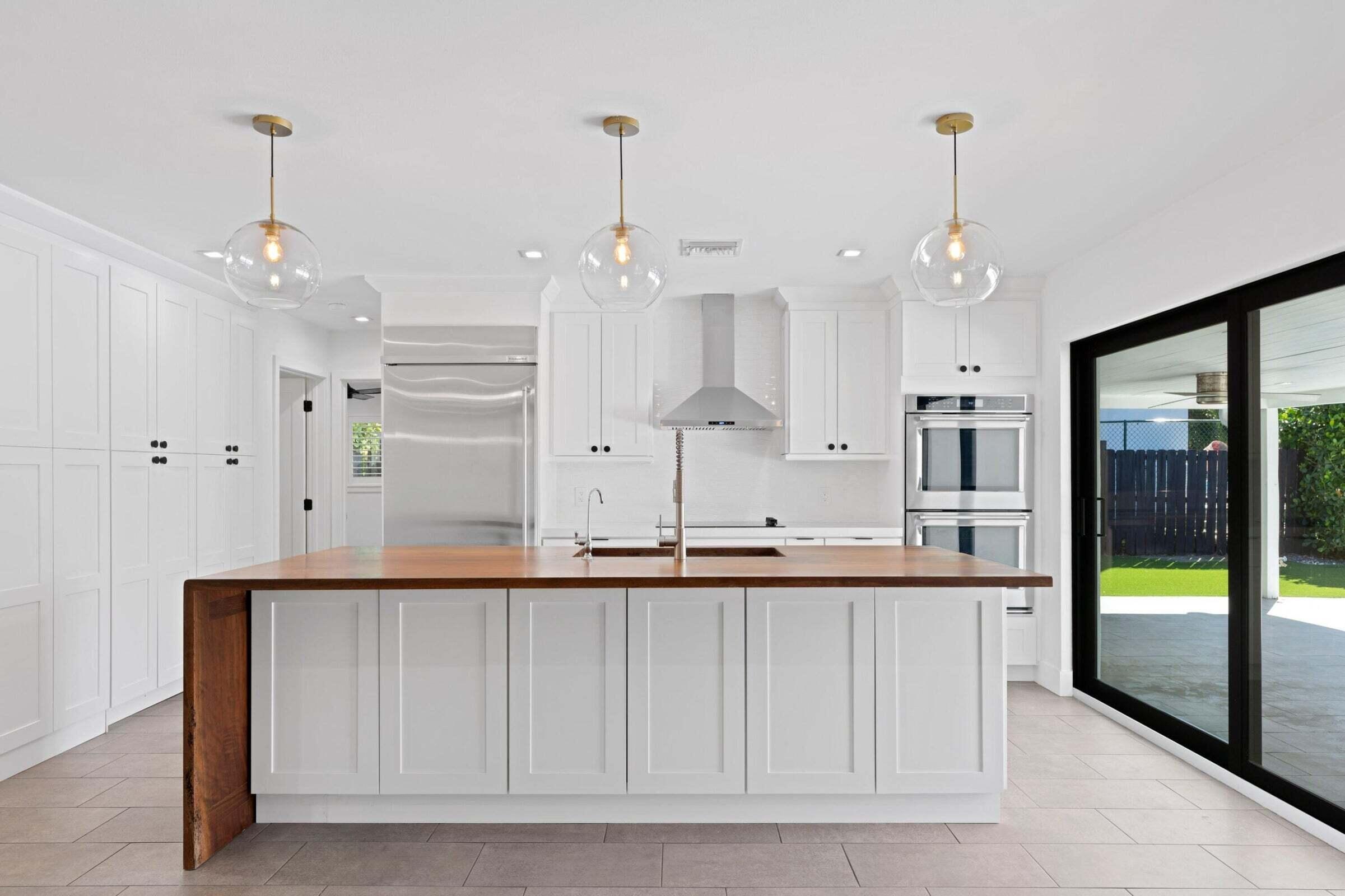2310 Northeast 49th Street Lighthouse Point, FL 33064 - Photo 6 of 23 Kitchen