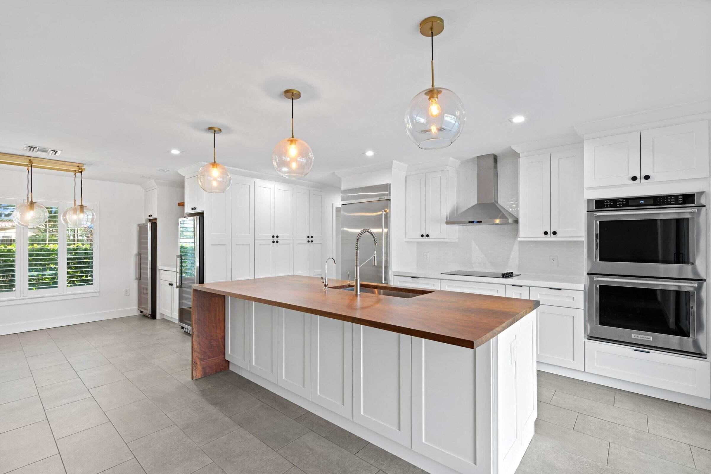 2310 Northeast 49th Street Lighthouse Point, FL 33064 - Photo 7 of 23 Kitchen