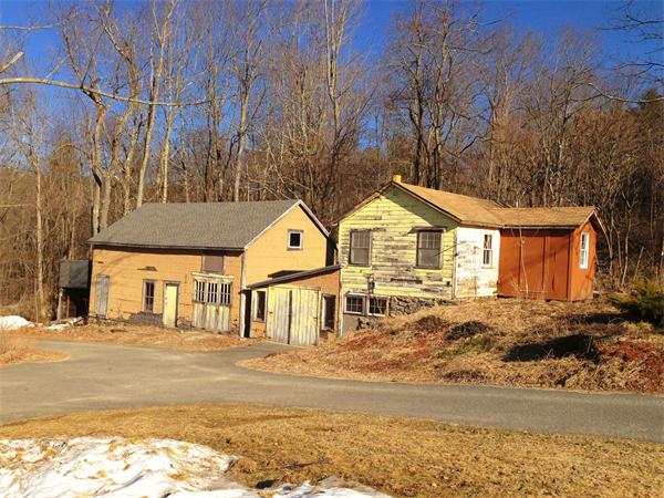 220 Lincoln Road Phillipston, MA 01331 - Photo 3 of 14 a front view of a house with a yard