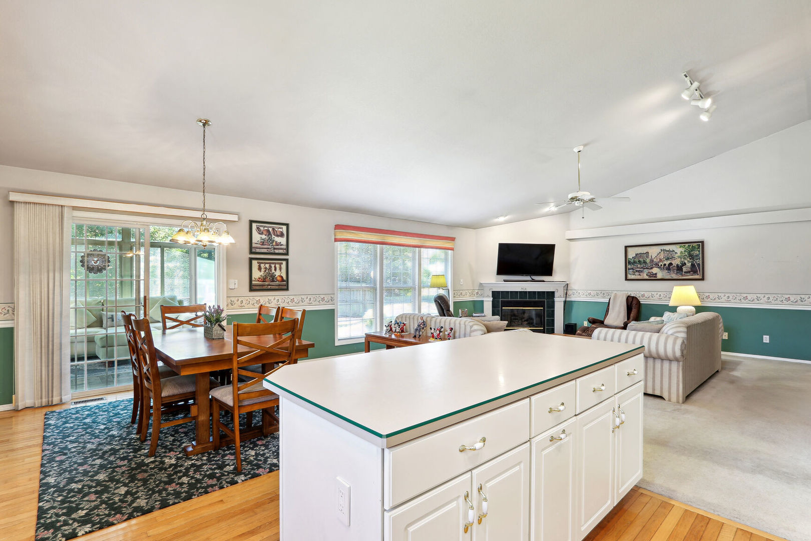 3602 Brook Ridge Circle Champaign, IL 61822 - Photo 11 of 29 Gallery Image 11