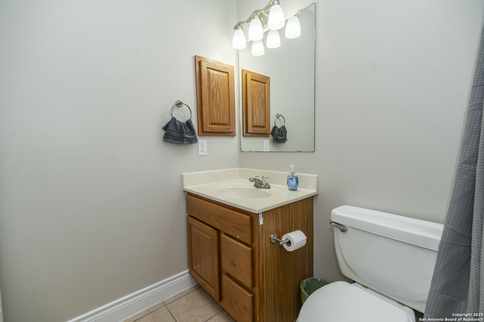2243 Sunderidge San Antonio, TX 78260 - Photo 25 of 45 a bathroom with a toilet a sink and mirror