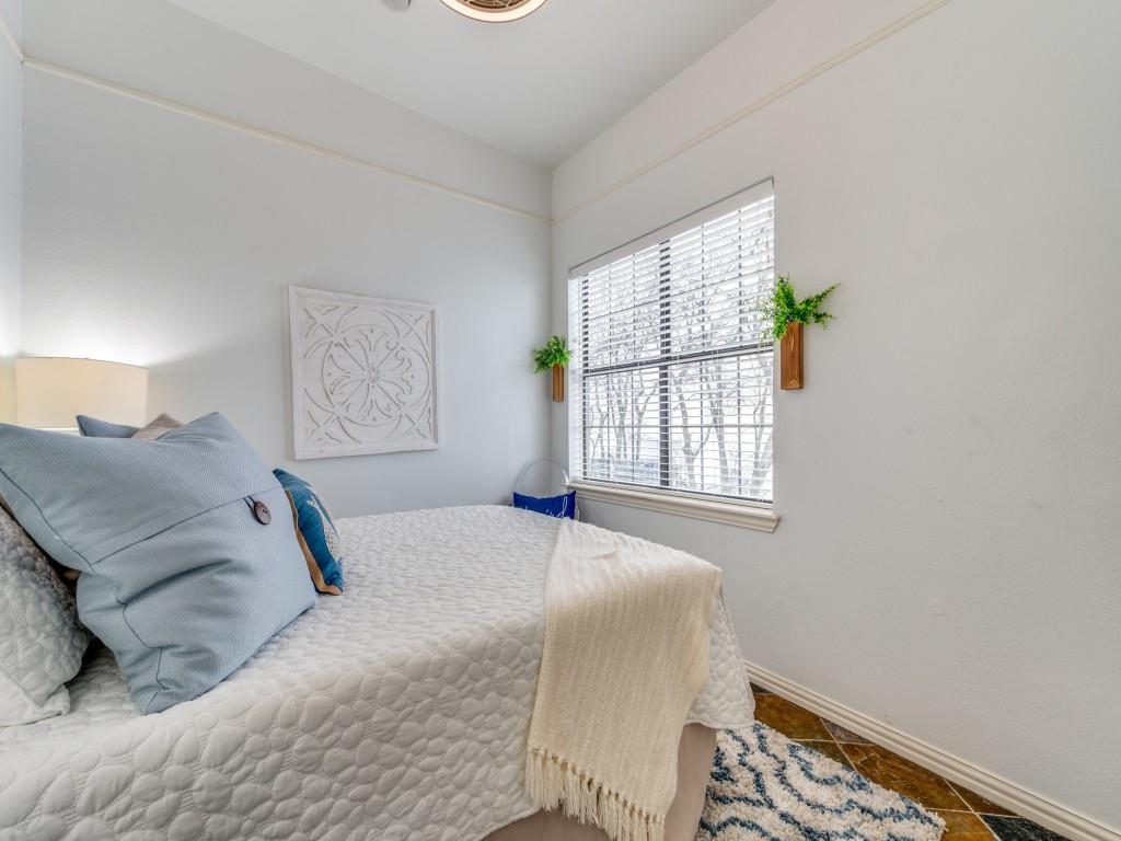 41 White Oak Road Gainesville, TX 76240 - Photo 20 of 38 a bedroom with a bed and a window