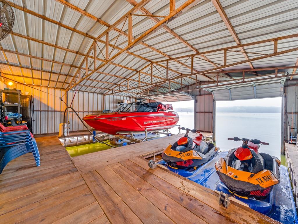 41 White Oak Road Gainesville, TX 76240 - Photo 22 of 38 an outdoor space with seating