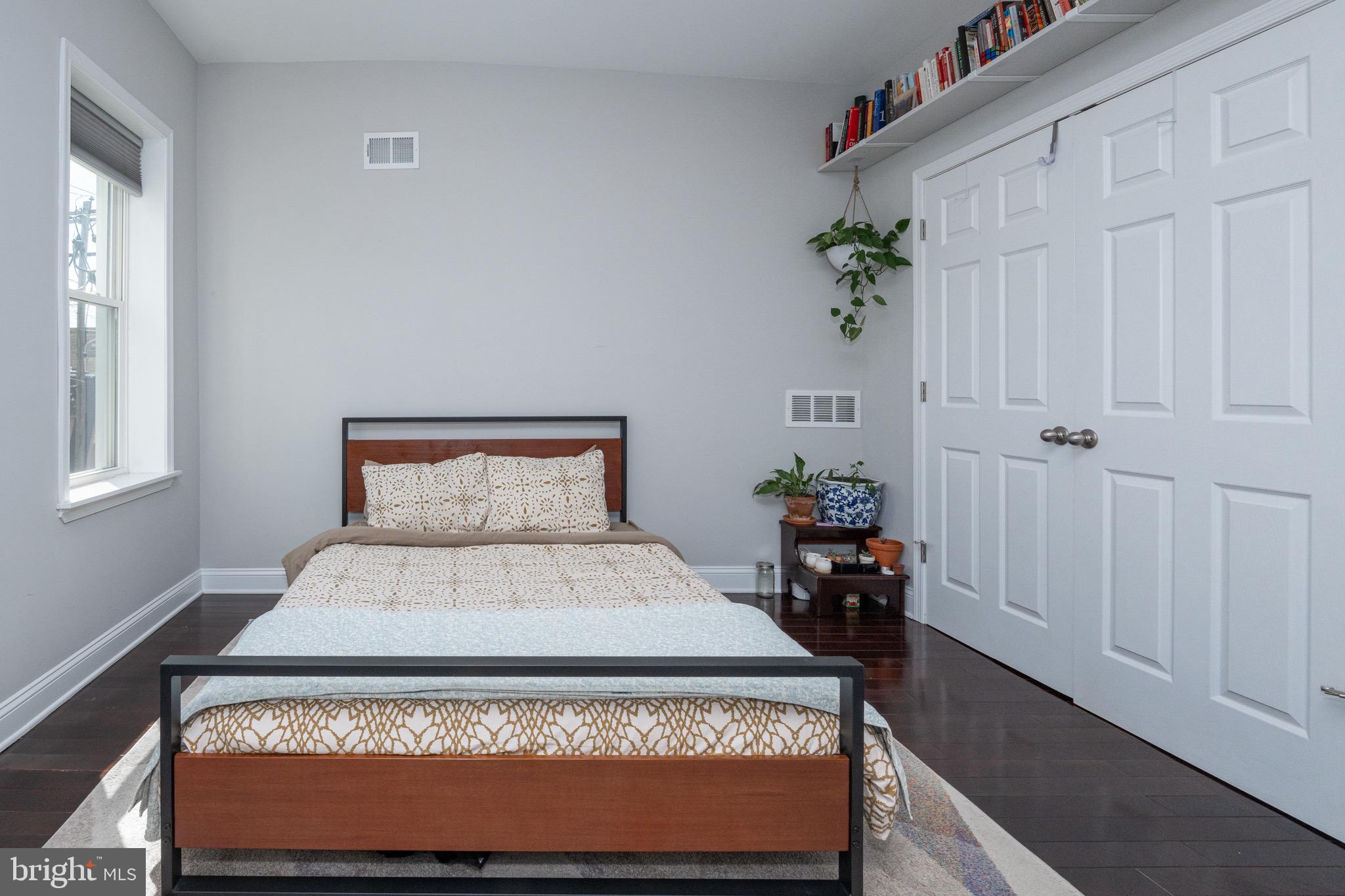 1929 Ellsworth Street Philadelphia, PA 19146 - Photo 22 of 46 2nd fl front bedroom