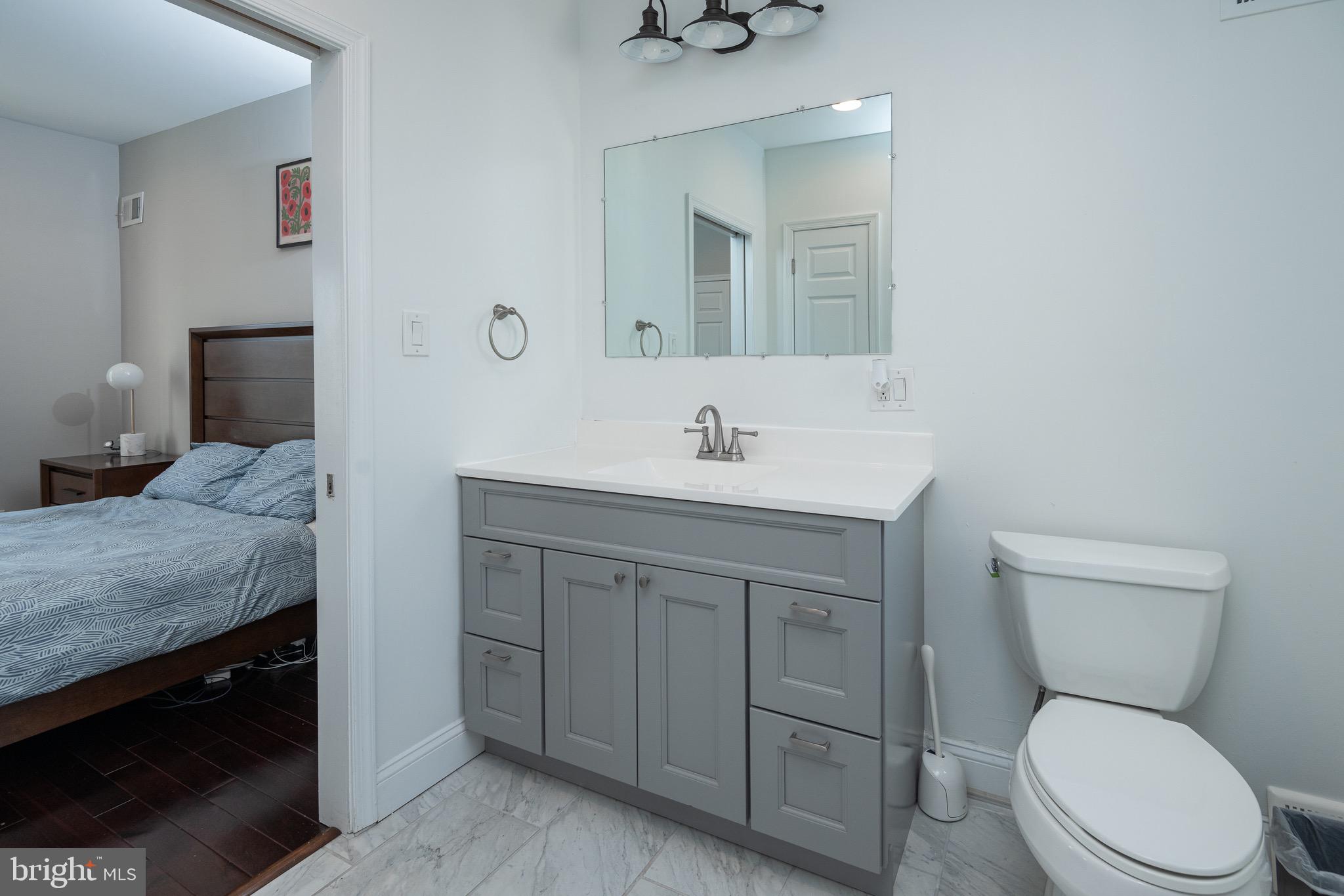 1929 Ellsworth Street Philadelphia, PA 19146 - Photo 32 of 46 3rd fl ensuite bathroom