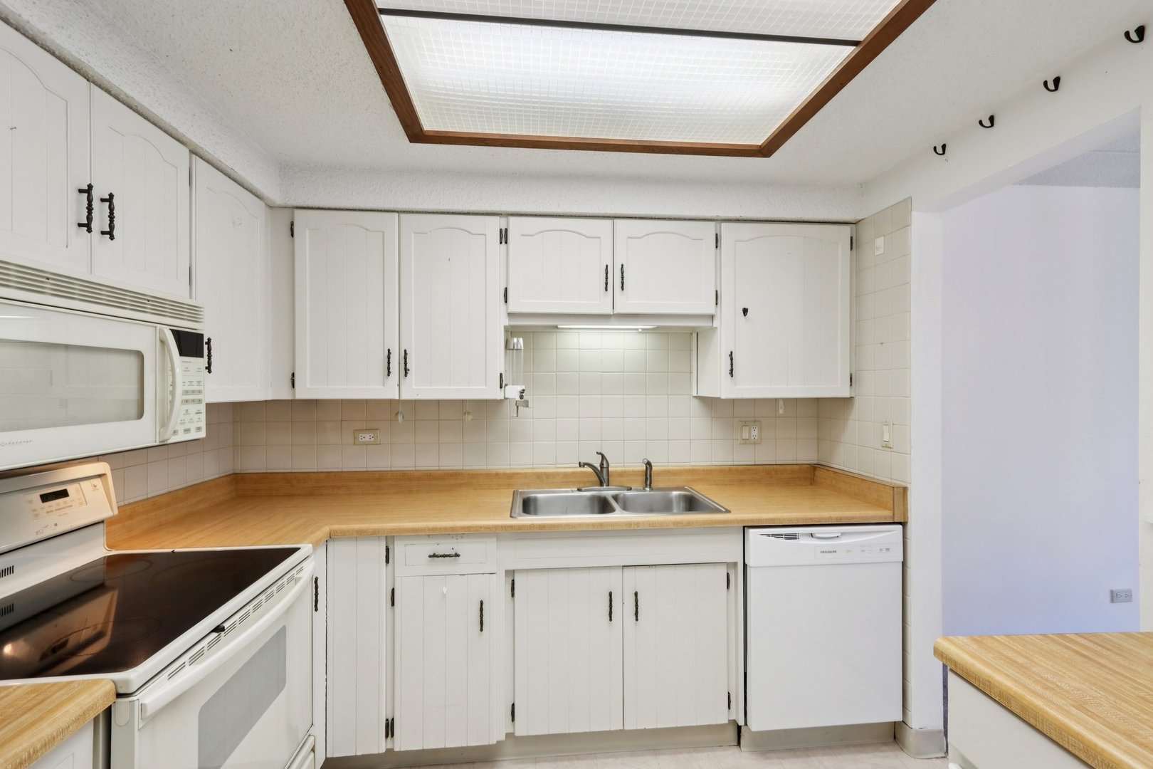 920 Vose Drive, Unit 106 Gurnee, IL 60031 - Photo 13 of 39 a kitchen with granite countertop white cabinets and stainless steel appliances