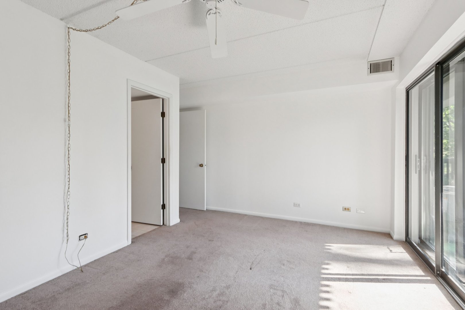 920 Vose Drive, Unit 106 Gurnee, IL 60031 - Photo 21 of 39 an empty room with windows