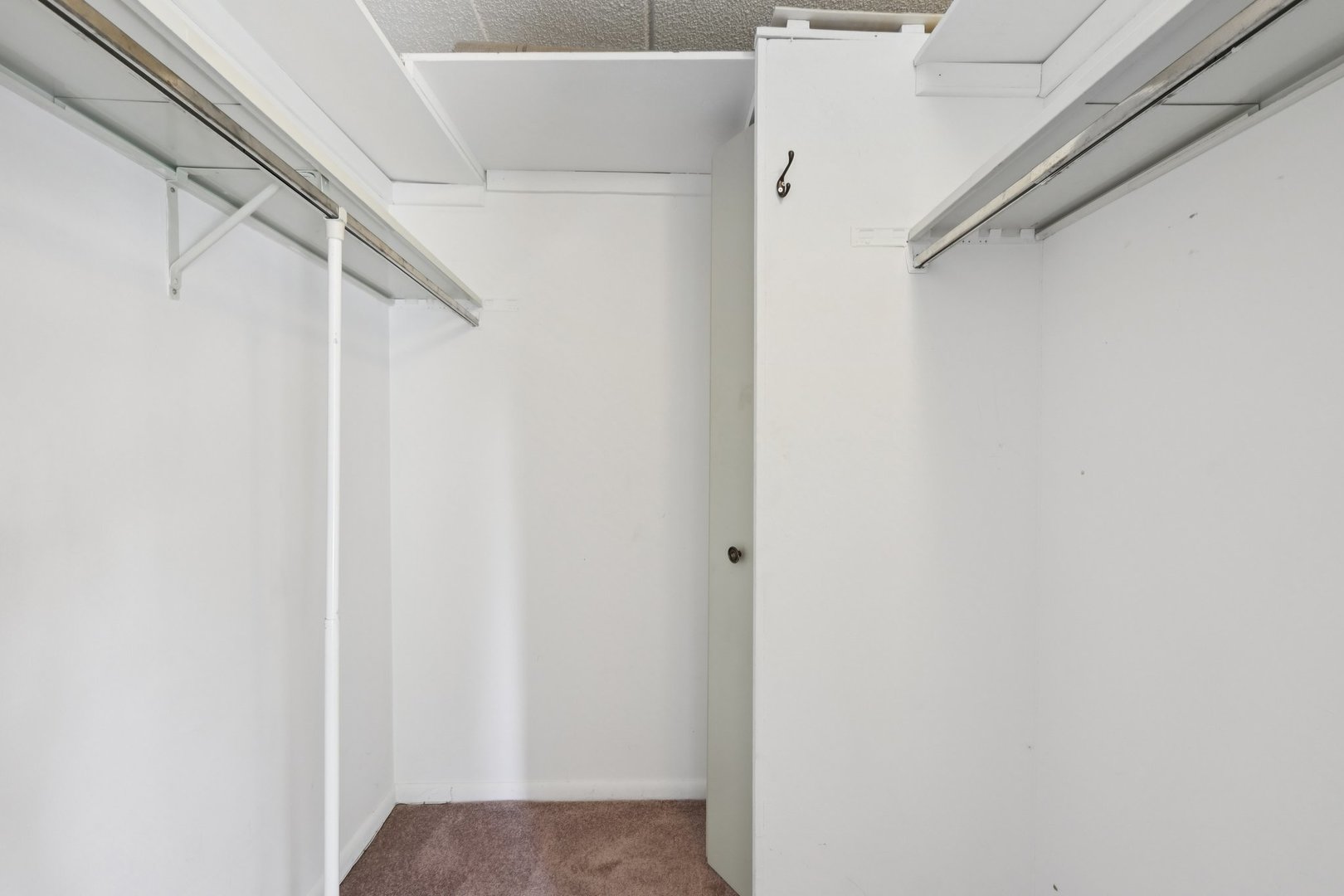 920 Vose Drive, Unit 106 Gurnee, IL 60031 - Photo 23 of 39 a view of closet