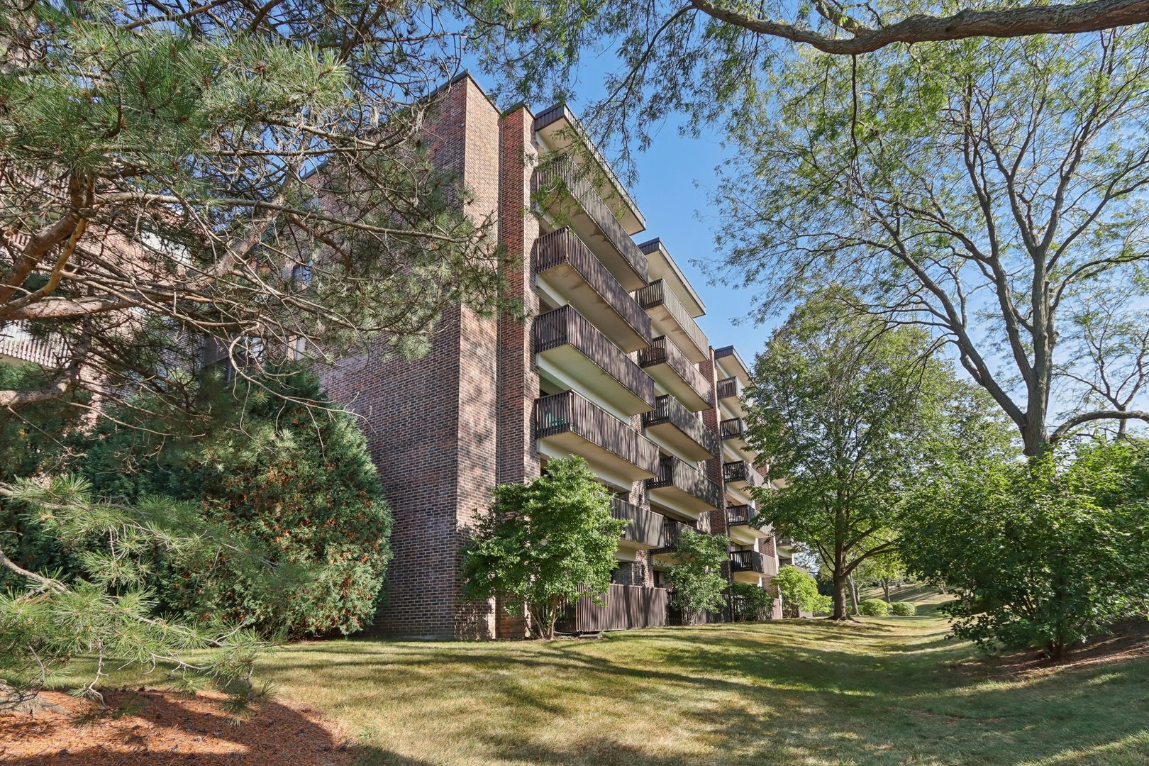 920 Vose Drive, Unit 106 Gurnee, IL 60031 - Photo 28 of 39 a view of outdoor space yard and tree